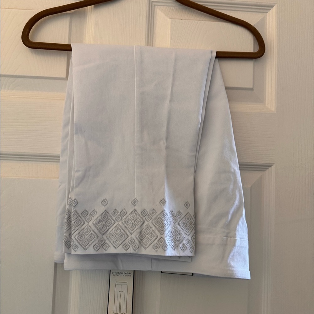 Dana Buchman -  Super Stretch Capri pants White Medium NWT  Embroidered Cuffs